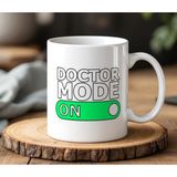 BB Design Doctor Mode On Tasarımlı Beyaz Seramik Baskılı Kupa Bardak 330 ml - 001 - Beyaz