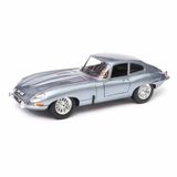 Bburago 1:18 Jaguar E Coupe 1961 Araba