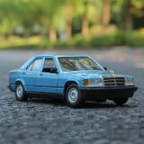 Bburago Burago 1/24 Mercedes Benz 190E 2.6 Model Araç Mavi 17,7cm x 5,5cm x 7,3cm
