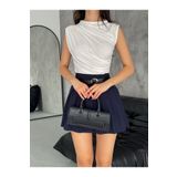 BE CHİC KADIN KAYIK YAKA OMUZ VE BEL BÜZGÜ DETAYLI KOLSUZ SANDY KUMAŞ BLUZ TR4411