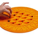 Beeztees Daire Şeklinde Silikon 30 cm Turuncu Yavru Köpek Mama Yeme Oyuncağı