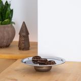 Beige & Stone Ahşap Ayaklı Metal 23 cm Tatlı Meyve Servis Tepsisi Tek Parça Şık Tasarım