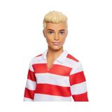 Belirtilmemiş Fashionistas Ken Bebek Kırmızı Beyaz Polo Tişörtü, Pembe Şortu, Uzun Beyaz Çorapları ve Spor Ayakkabılarıyla Sarışın, HYV01