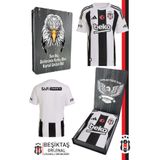 Beşiktaş Orijinal 24-25 Çubuklu Siyah-Beyaz Forma Bjk Kartal Baskılı Hediyelik Ahşap Kutulu