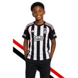 Beşiktaş ORJİNAL LİSANSLI ADİDAS BEŞİKTAŞ FORMA 25-26 SEZON ÇUBUKLU ÇOCUK FORMASI