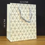 Beyaz Geometrik Desenli Boy Karton Hediye Çantası