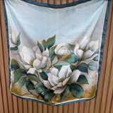 Beyaz Lotus Desenli Fular (70X70)