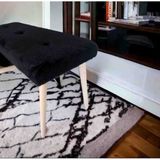 Beylerbeyi Ahşap Ayaklı Handmade Geniş Oturum Alanlı Beyaz Welsoft Kumaş Pofidik Puf - Siyah