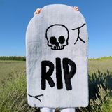 Beyond Deco Cadılar Bayramı RIP Halı, 47x31 inç, Ev Dekoru için El Yapımı Ürkütücü Mezar Taşı Tasarımı Yeni Eve Taşınma Hediyesi, Cadılar Bayramı Partisi Atmosferi, Mutfak, Oturma Odası, Yatak Odası