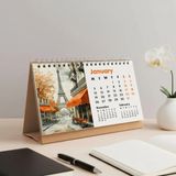 Bi'aldım 2026 Paris Masa Takvimi - Önceki ve Sonraki Ay Görünümlü Vintage Paris Illüstrasyonlu Takvim | Eyfel Kulesi, Louvre, Seine River, Montmartre Temalı - Kahverengi - Tek Ebat