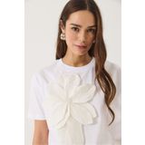 Bianco Lucci Kadın Çiçek Aksesuarlı Kısa Kollu Pamuklu T-Shirt 60602040