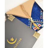 Bilenler Çeyizlik Hediyelik Seccade Eşarp Tesbih Set – Kilim Desenli Kadife Astarlı Seccade, Eşarp, Kristal Tesbih Özel Kutulu Lüks Hediye Seti - Lacivert