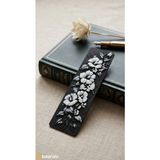 Bitenzo 3D Floral Desenli Kabartma Dokulu Kitap Ayracı - Mat Siyah Sanatsal Çiçek Motifli Aksesuar