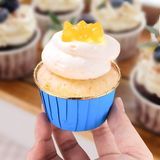 Bizimevde Muffin Kek Kalıbı 25 Adet Cupcake Kağıdı Mavi Golden