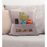 Bk Gift Eğlenceli Tasarımlı Organizer Kumanda ve Atıştırmalık Cepli Pembe Kırlent Yastık- 8, Ev Dekoru, - 43 x 43 cm - Renkli