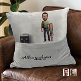 Bk Gift Kişiye Özel Baba Kız Karikatür Tasarımlı Organizer Kumanda ve Atıştırmalık Cepli Gri Kırlent Yastık-20 Arkadaşa , Cepli Yastık
