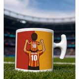 Bk Gift Kişiye Özel Baba&çocuk Sarı-Kırmızı Forma Tasarımlı Hammer Kulplu Beyaz Kupa Bardak, Arkadaşa Hediye, Sevgiliye Hediye, Taraftar Hediyesi - Renk - Renkli