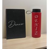 Bk Gift Kişiye Özel Isimli Siyah Defter ve Kırmızı Cam Matara Hediye Seti-1, Sevgiliye Hediye, Arkadaşa Hediye, Yeni Iş Hediyesi