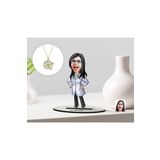 Bk Gift Kişiye Özel Kadın Doktor Karikatürlü 3d Ahşap Biblo Ve Isimli Tarihli Papatya Kolye Seti-1