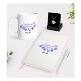 BK Gift Kişiye Özel Öğretmenler Gününüz Kutlu Olsun Beyaz Kupa Defter Kalem ve Isimli Papatya Kolye Hediye