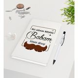 BK Kişiye Özel Bu Adam Benim Babam Tasarımlı 9X14CM Beyaz Defter ve Kalem Seti - Model 1