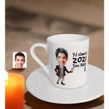 BK Kişiye Özel Erkek Yıl Olmuş 2022 Sen Hala 1 Karikatürlü Türk Kahvesi Fincanı-2 - Beyaz