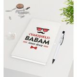 BK Kişiye Özel Yakışıklı Babam Tasarımlı 9 x 14 cm Beyaz Defter ve Kalem Seti - Model 3