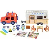 BLUEY/13096 Bluey Karavan Maceraları ve 3 Figürlü Büyük Oyun Seti