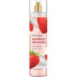 Bodycology Çilekli Kadın Vücut Spreyi Strawberry Cheesecake 237 ml Tatlı Ferahlatıcı Koku