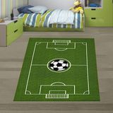 Bona Fortuna Futbol Sahası Futbol Topu Desen Dijital Baskı Yıkanabilir Kaymaz Taban Çocuk Odası Halısı - 120 x 200 cm - Yeşil