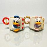 Bonita Bon Luxe El Yapımı 3D Daisy Donald Figürlü, Yaldızlı Hediye Harf Yada Kalp Charm'lı Kişiye Özel Seramik Kupa - Lacivert - Lila