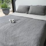 Bonperla Muslin Battaniye%100 Pamuk, 4 Katlı Yatak Örtüsü, Yumuşak Türk Pamuğu Muslin Yatak Örtüsü, Ters Çevrilebilir Örtü, Antrasit (King Boy 95x102-230x260cm)
