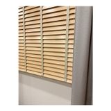 Brillant Doğal Ahşap Rengi %100 Orijinal Ahşap Jaluzi Perde 50 Mm Ofis Modern Ve Tüm Mekanlar