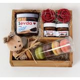 Brk Boutique Ahşap Kasa Içerisinde Kişiye Özel Nutellalar Makaron ve Peluş Tavşan