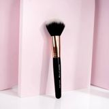 Brushworks Blush Brush Yumuşak Kabuklu Allık ve Bronzlaştırıcı Fırçası