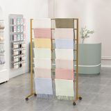 Bu 360° Tekerlekli Metal Eşarp Teşhir Standı, Ayarlanabilir Kumaş Rulo Tutucu, Şal ve Başörtüsü Düzenleyici, Altın Kumaş Saklama Kutusu (100 x 40 x 145 cm / 39 x 16 x 57 inç