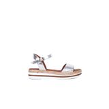 Bueno Shoes 01WQ1612 Gümüş Deri Kadın Dolgu Topuklu Sandalet