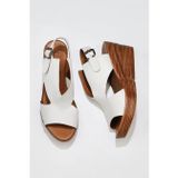 Bueno Shoes 01WQ6101 Beyaz Deri Kadın Dolgu Topuklu Sandalet