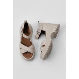 Bueno Shoes 01WY12603 Krem Deri Kadın Dolgu Topuklu Sandalet