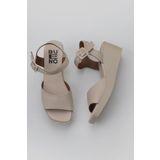 Bueno Shoes 01WY2400 Krem Deri Kadın Dolgu Topuklu Sandalet