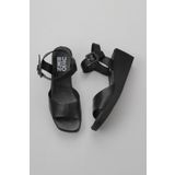 Bueno Shoes 01WY2400 Siyah Deri Kadın Dolgu Topuklu Sandalet
