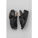Bueno Shoes 01WY2407 Siyah Deri Kadın Dolgu Topuklu Sandalet