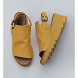Bueno Shoes 01WY8603 Sarı Deri Kadın Dolgu Topuklu Sandalet