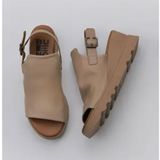 Bueno Shoes 01WY8603 Vizon Deri Kadın Dolgu Topuklu Sandalet