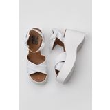 Bueno Shoes 01WY9001 Beyaz Deri Kadın Dolgu Topuklu Sandalet