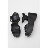 Bueno Shoes 01WY9001 Siyah Deri Kadın Dolgu Topuklu Sandalet