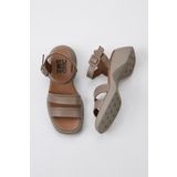Bueno Shoes 01WY9302 Gri Deri Kadın Dolgu Topuklu Sandalet