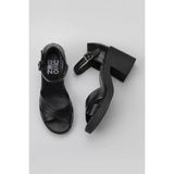 Bueno Shoes 8 cm Topuklu Kadın Siyah Deri Sandalet Dar Kalıp ile Günlük Kullanıma Uygun 01WY12501