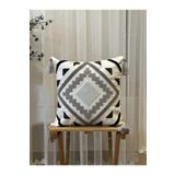BUGİ HOME COLLECTİON TEKLİ PUNCH İŞLEMELİ GEOMETRİK PANÇ NAKIŞLI KIRLENT KILIFI