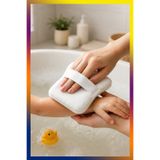 Bundeba Bebek Bakım Banyo Lifi Süngeri Pelüş Yumuşak Dokulu Elastik Bantlı Hassas Cilt Temizleme Lifi Sabun Hazneli Bebek Kesesi 13x16 cm Beyaz